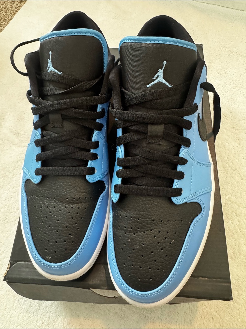 Jordan Men's Low-Top Sneakers in Black and Light Blue